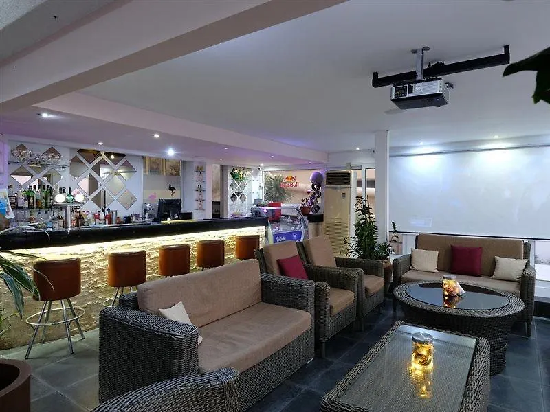 Flamingo Beach Hotel Ларнака