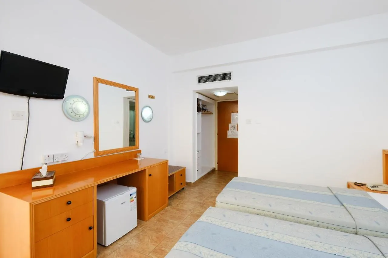 Flamingo Beach Hotel Ларнака