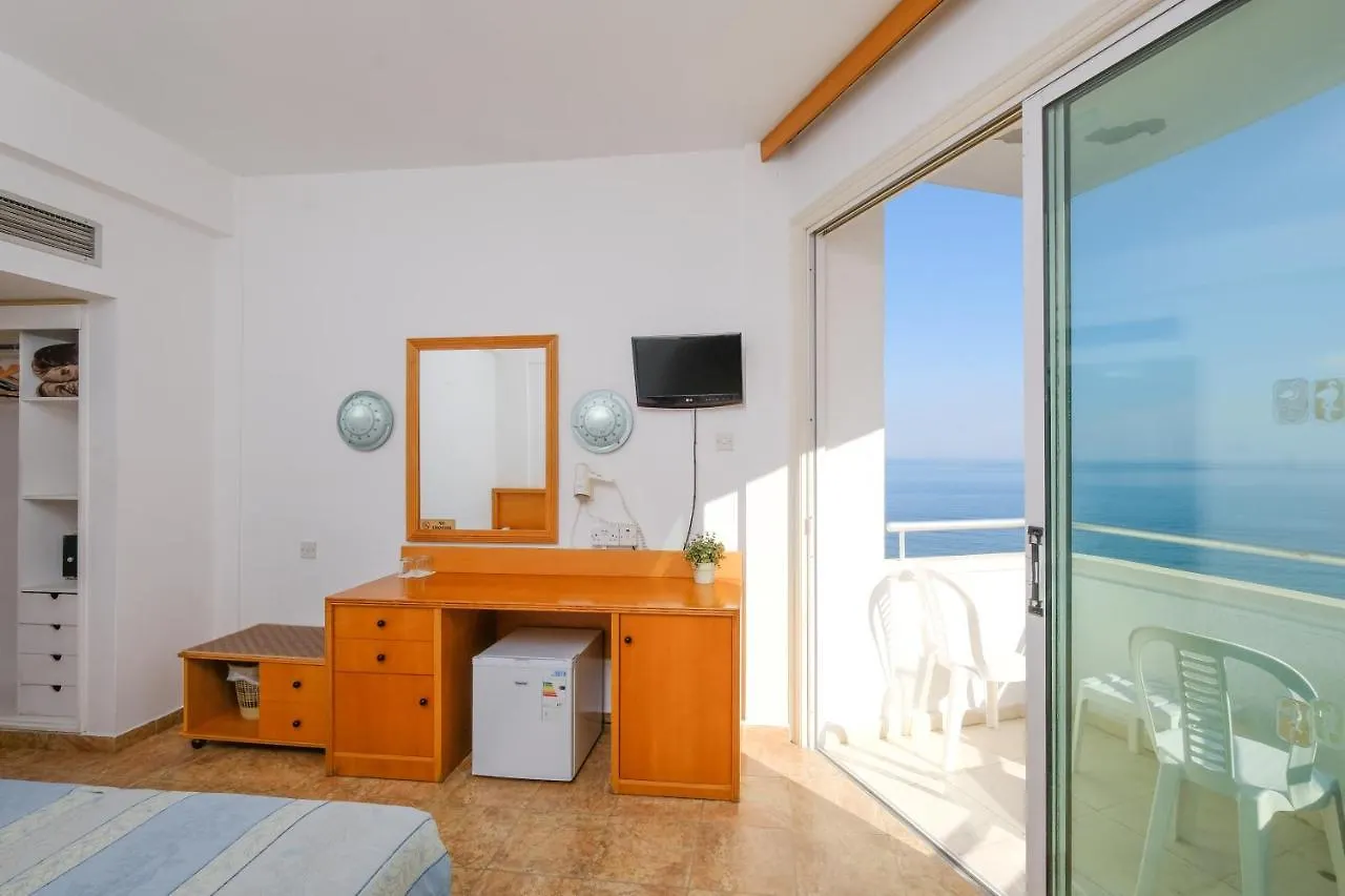 Flamingo Beach Hotel Ларнака