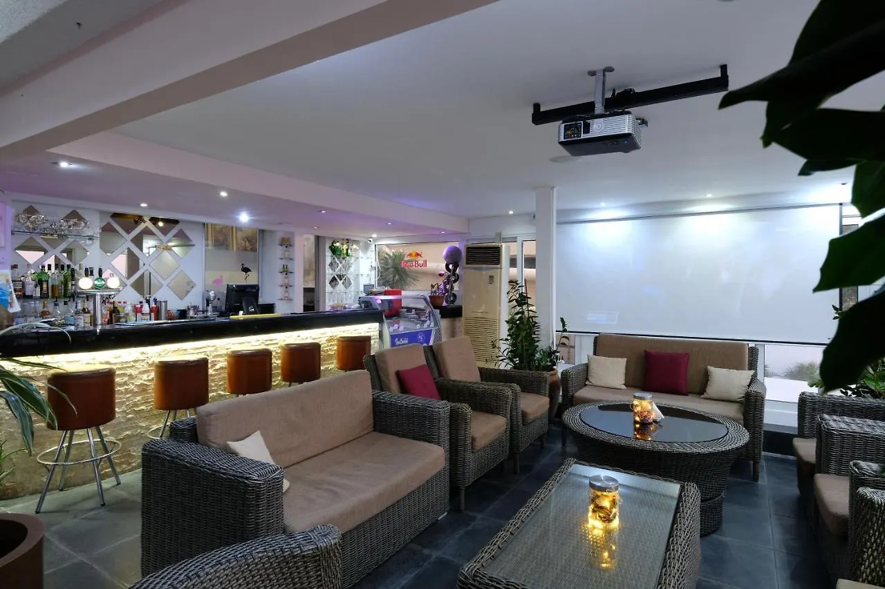 Flamingo Beach Hotel Ларнака